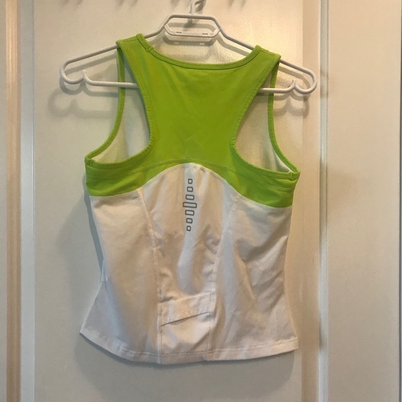 RUNNING ROOM | Women’s Sleeveless Workout Top - Picture 4 of 6
